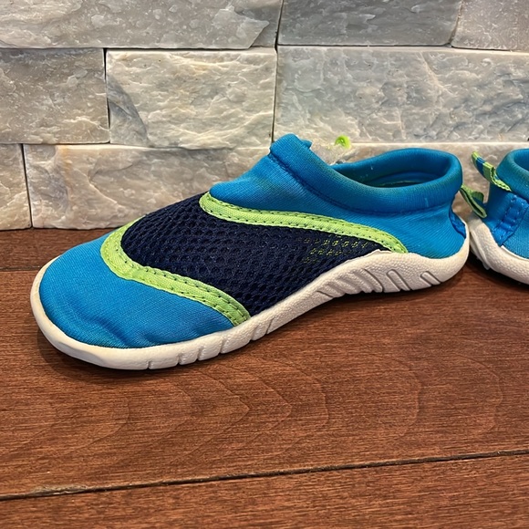 Water Shoes - Picture 4 of 7